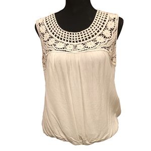 💪🏻Max Studio Sleeveless Blouse with Lace Sz L